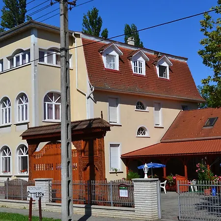 Szálloda Nosztalgia Balatonszarszo